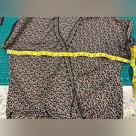 Max Studio Printed Faux Wrap Blouse Black Red Ivory Short Sleeve Size S - Picture 3 of 10